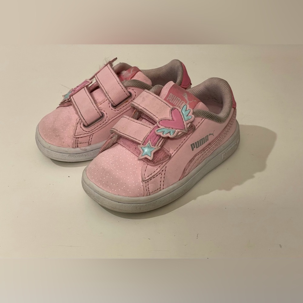PUMA Girls' Smash V2 Hook‎ and Loop Sneaker Size 5 C